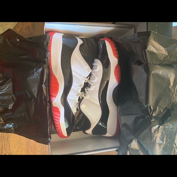 Air Jordan XI low size 12 - Picture 4 of 13